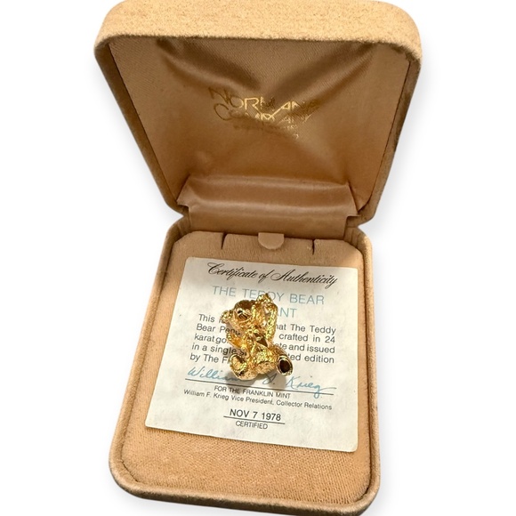 1978 Franklin Mint 75th Anniversary Teddy Bear Pendant Charm 24K Gold Plated - Picture 8 of 10